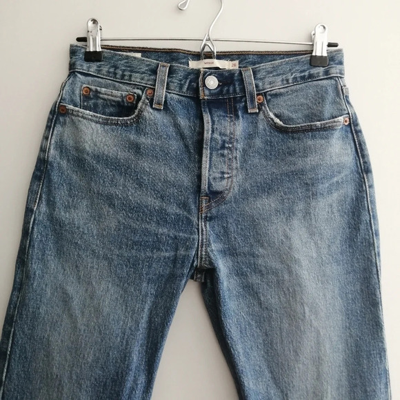 Levi's Premium Wedgie Jeans in These Dreams Medium Wash High Rise Ankle 26 (2) - Picture 5 of 16